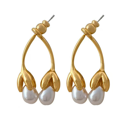 gentle pearl bud earring